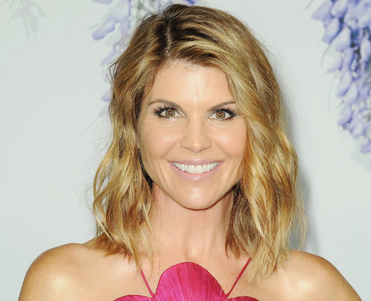 Lori Loughlin And Husband Mossimo Giannulli To Plead Guilty To Charges In College Admissions