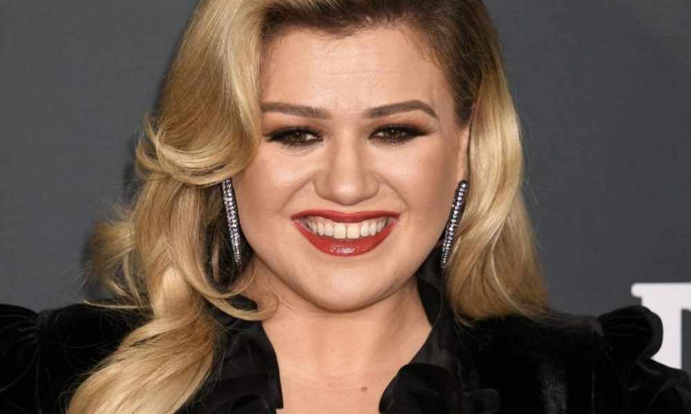 Kelly Clarkson Says Becoming a Talk Show Host Was ‘The Dream I Never ...