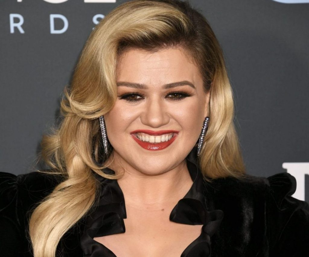 Kelly Clarkson Says Becoming a Talk Show Host Was ‘The Dream I Never ...