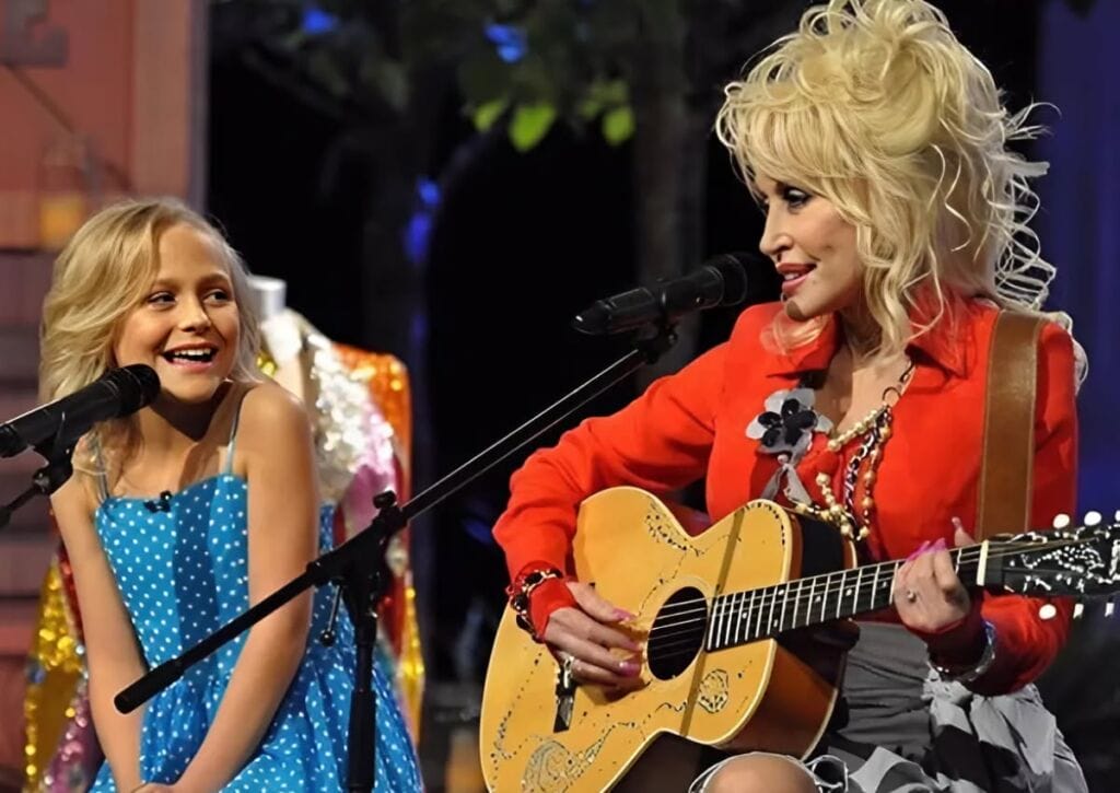 Alyvia Alyn Lind and Dolly Parton